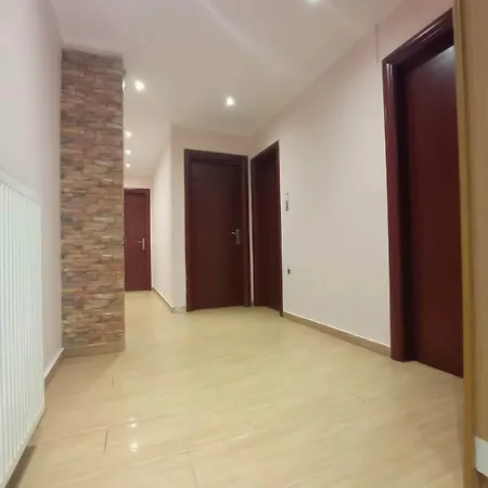 Mega House * Ofrínion